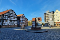 Noch lagen die Häuser beschaulich und in Ruhe gelassen...