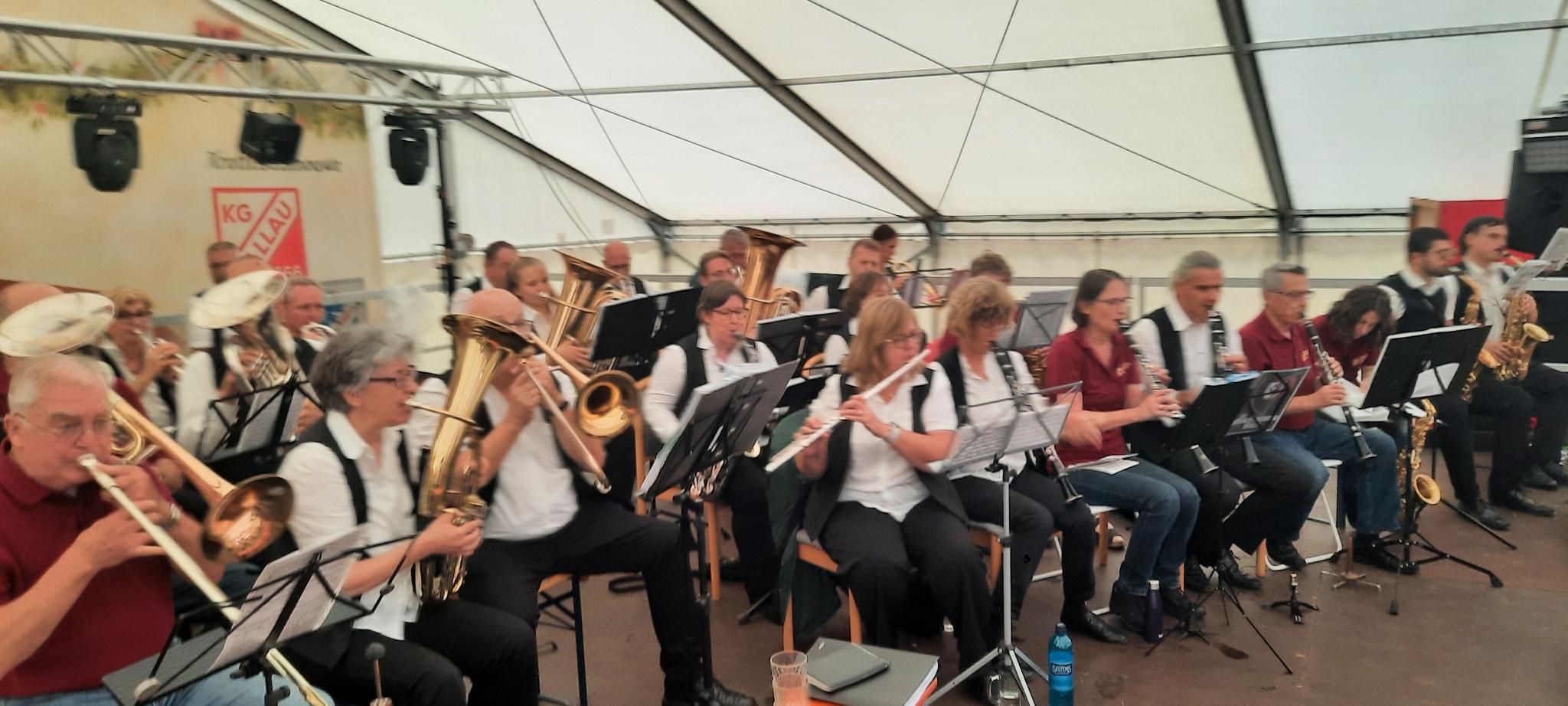 Gemeinsam mit dem Musikzug Wallau